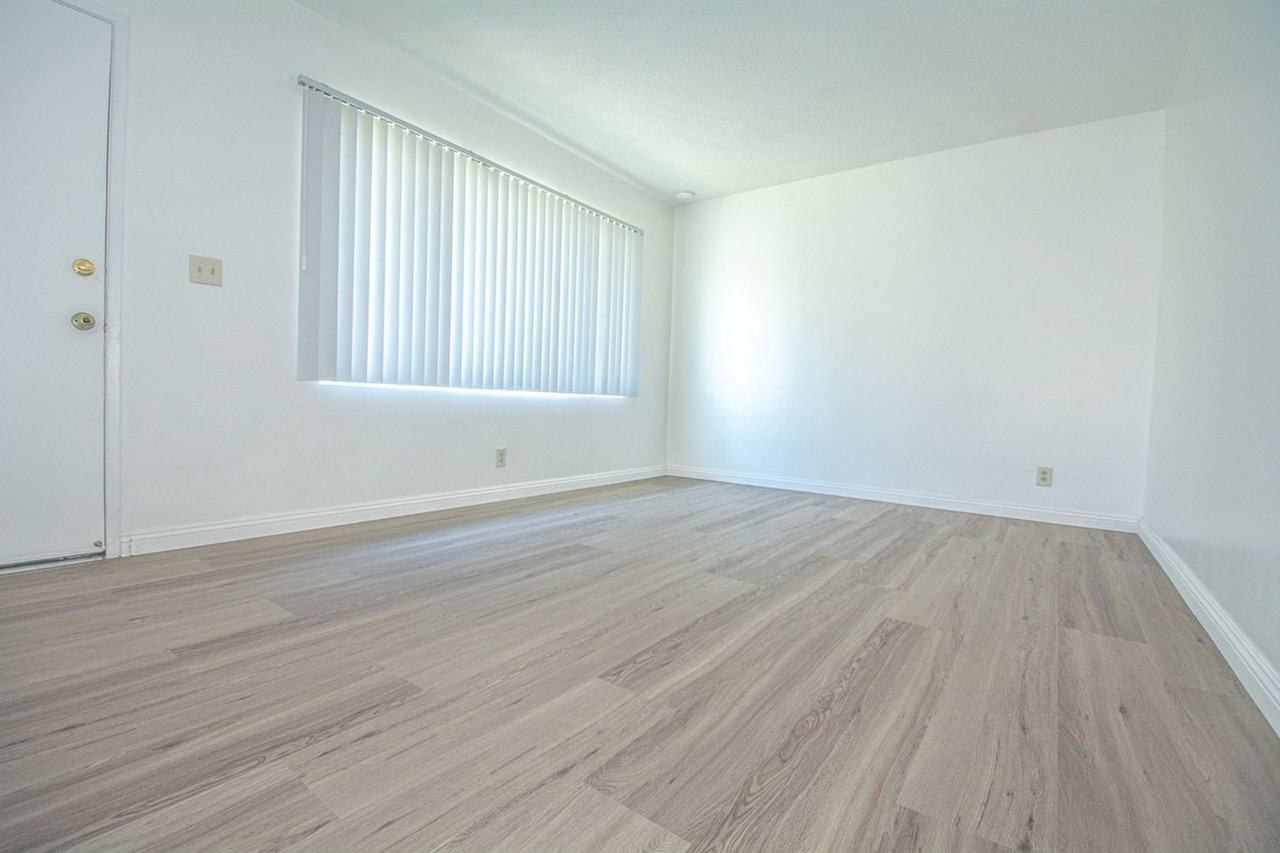 306 N Azusa Ave - Photo 6 of 29