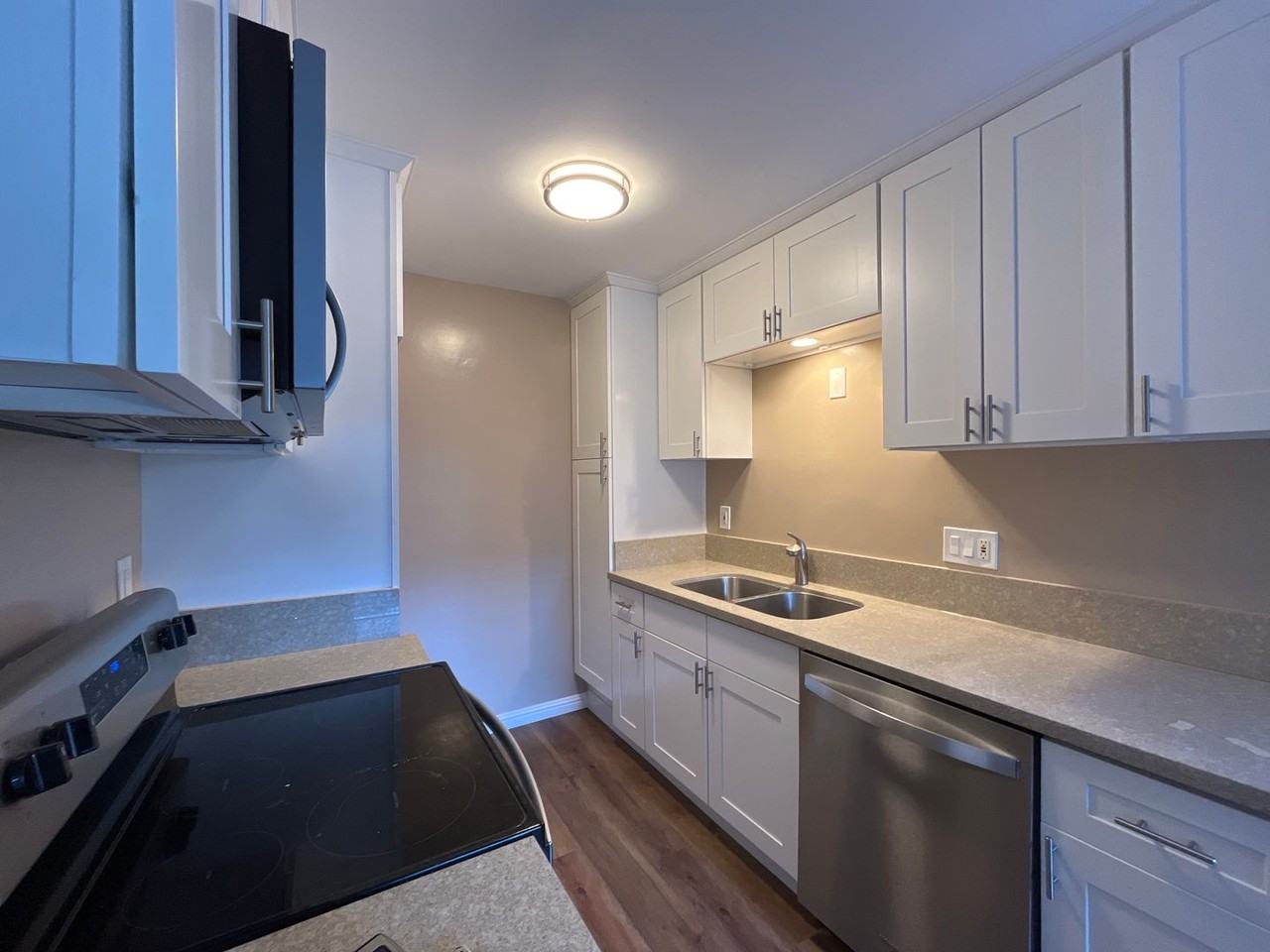 1329 E 1st St - Photo 6 of 28