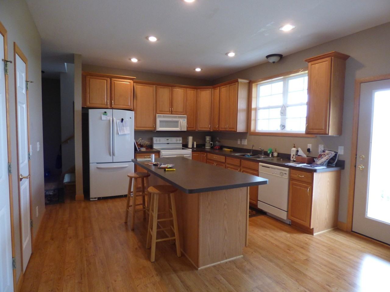 5793 Mount Curve Blvd - Photo 3 of 9