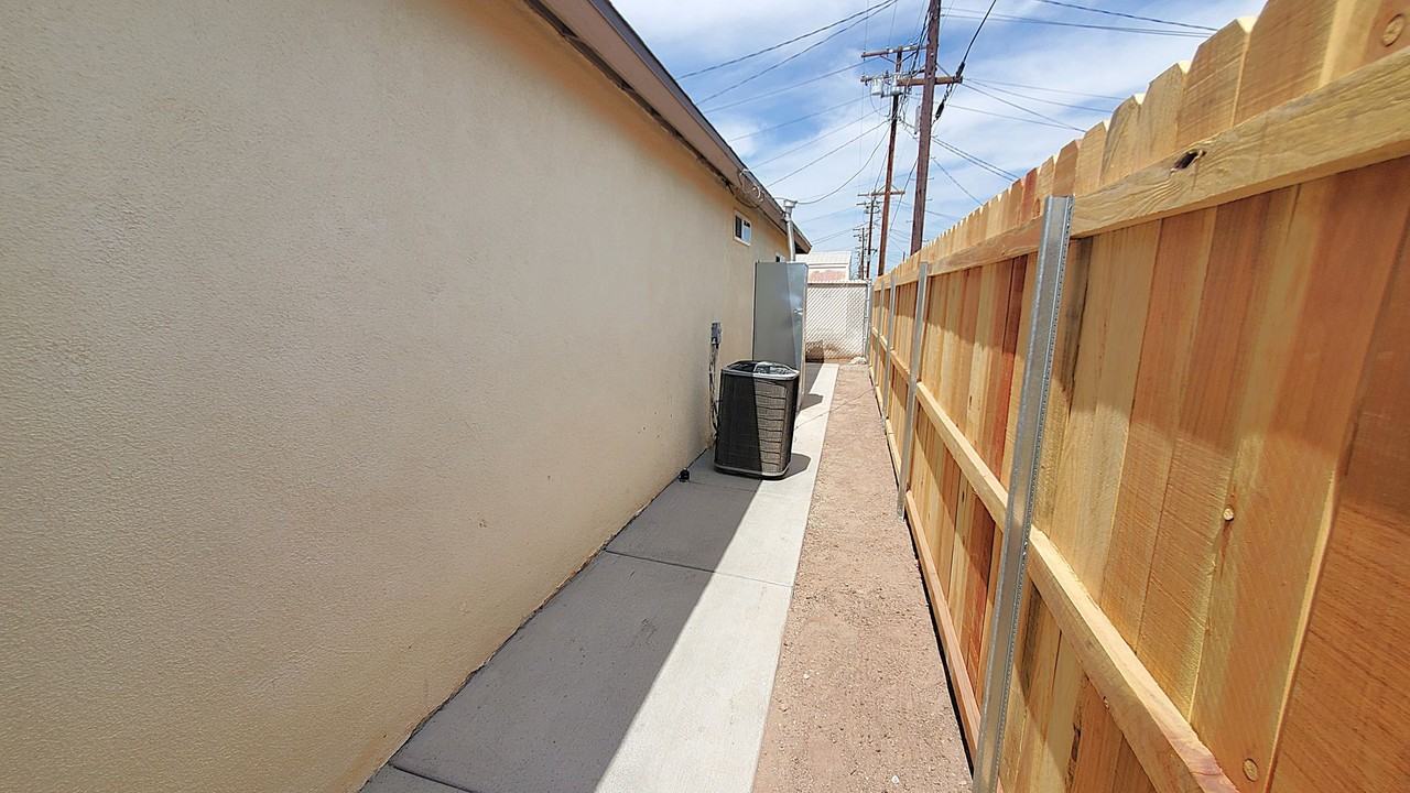 708 W Euclid Ave - Photo 6 of 27