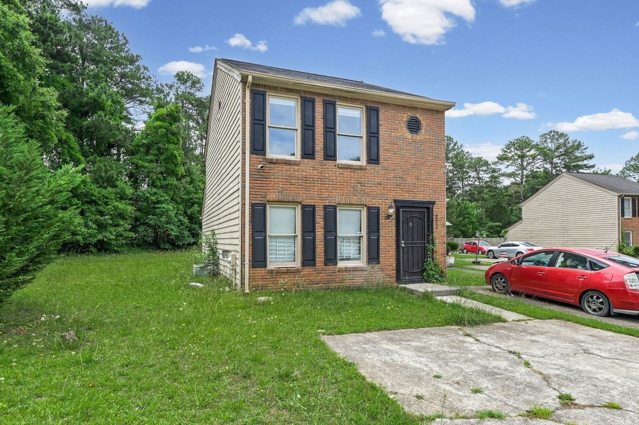 8066 Woodlake Dr - Photo 5 of 25