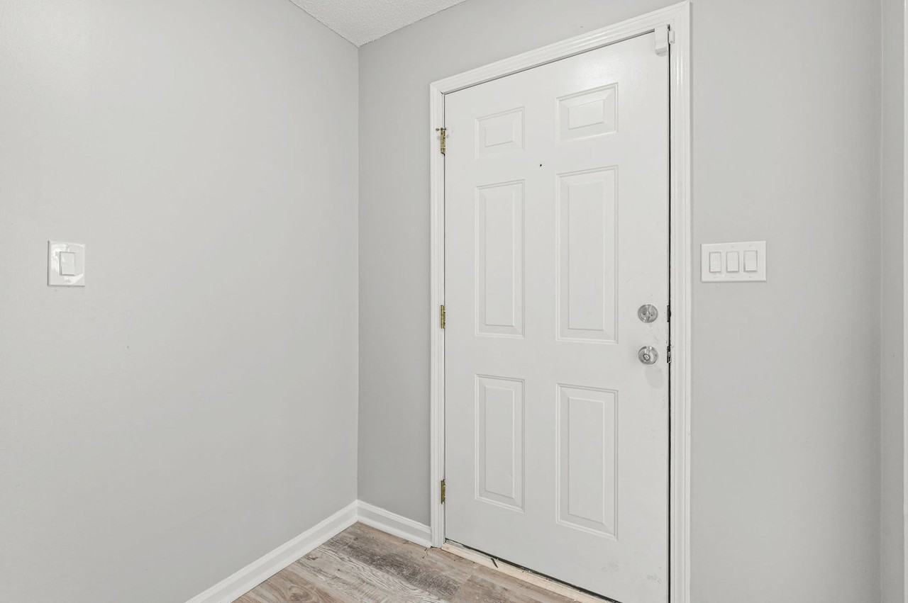 8066 Woodlake Dr - Photo 6 of 25