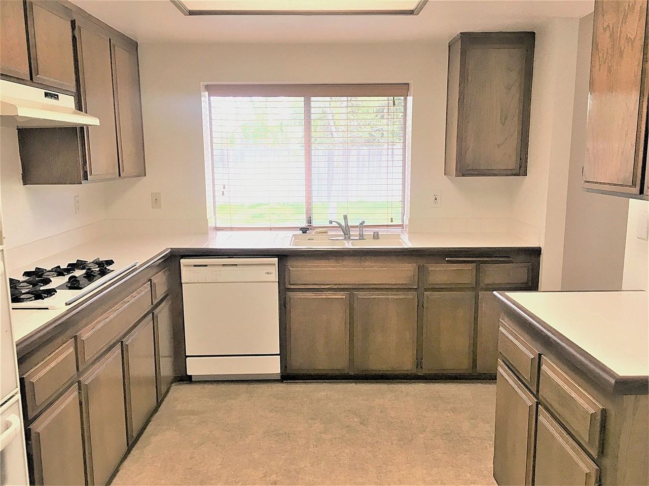 11054 Wesley Ave - Photo 3 of 19