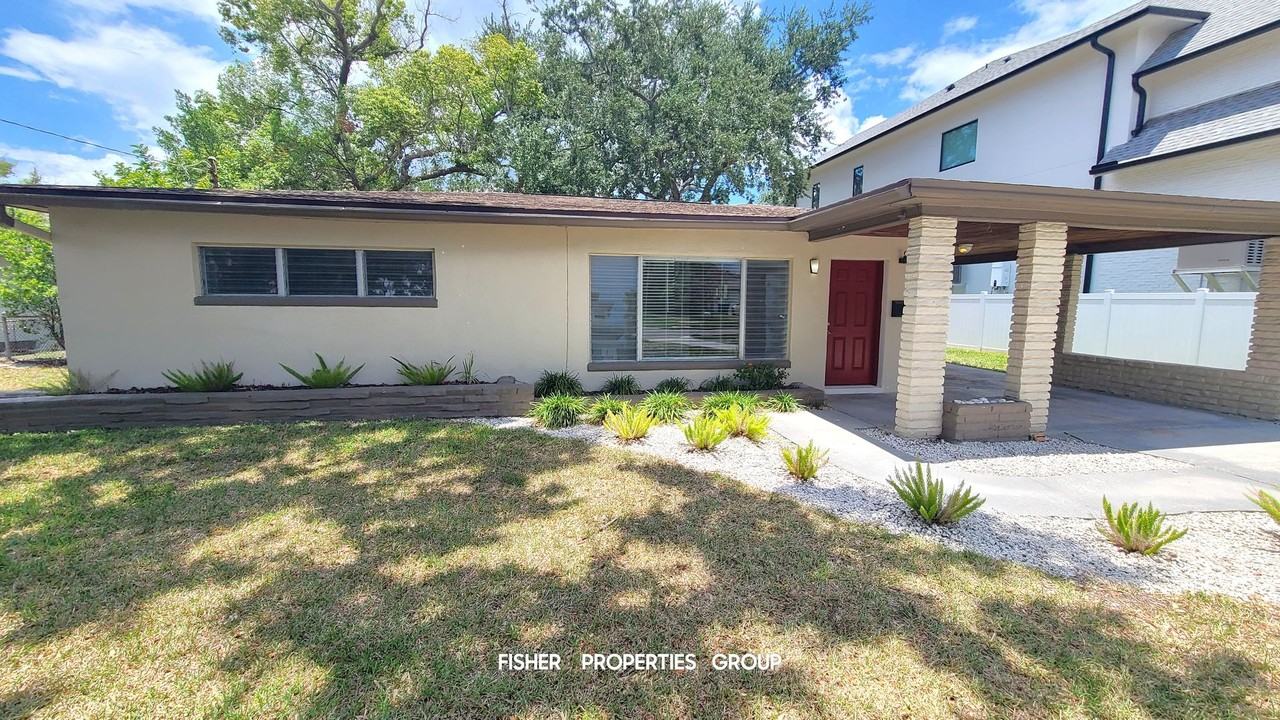 621 Riviera Dr - Photo 3 of 32