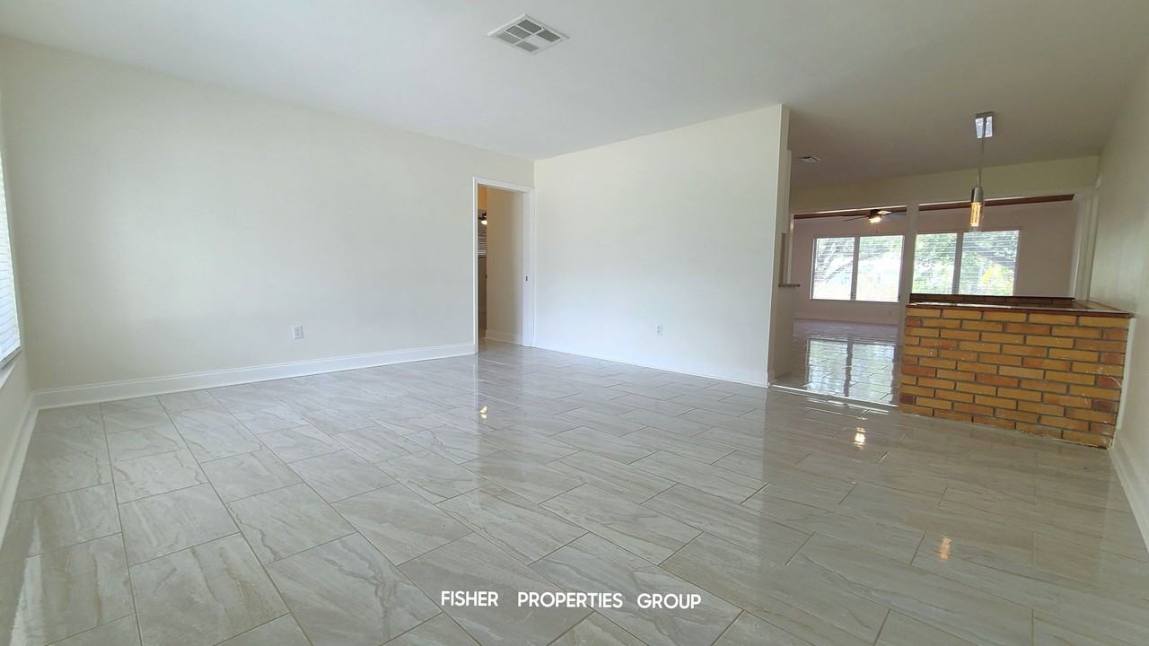 621 Riviera Dr - Photo 5 of 32