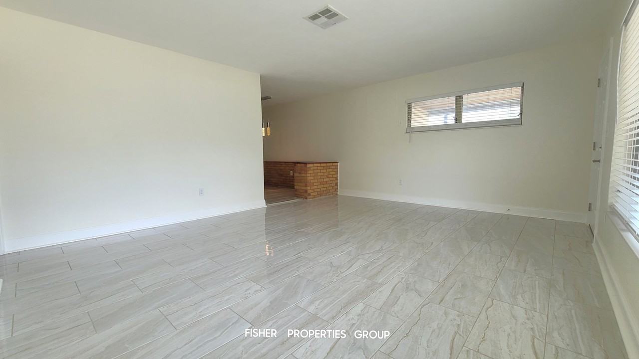 621 Riviera Dr - Photo 6 of 32
