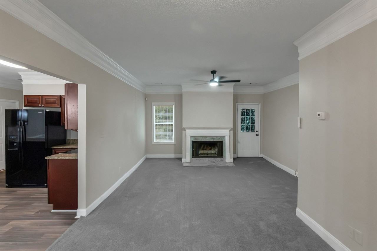 105 Bradford Pl - Photo 4 of 27