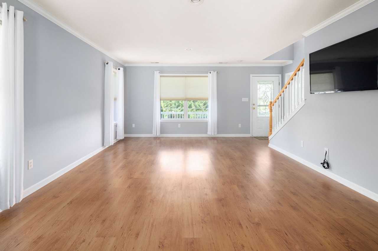 44 Worthington Ln - Photo 2 of 19