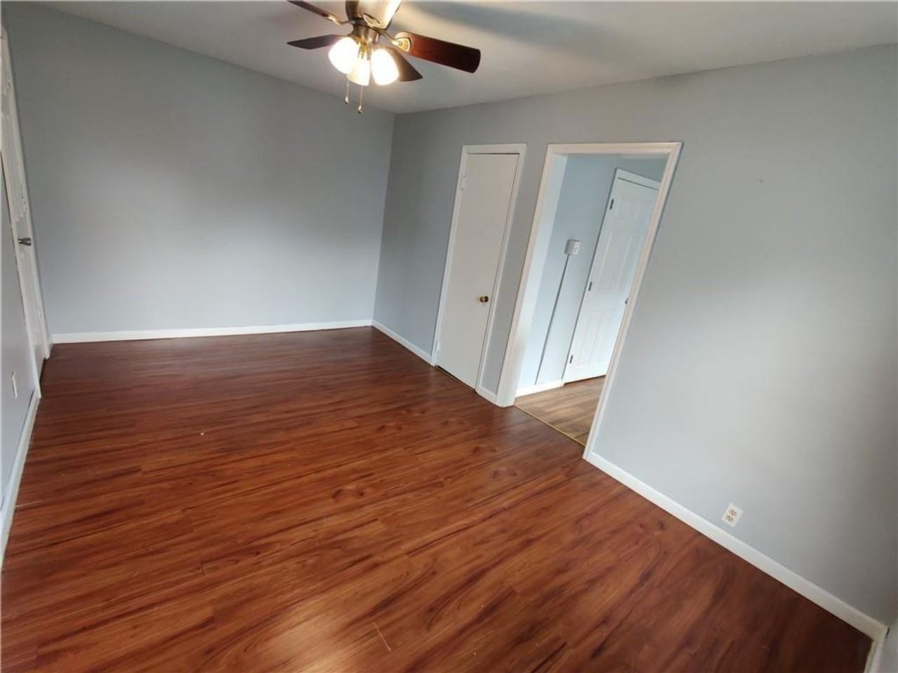 227 W Pennsylvania St - Photo 2 of 9
