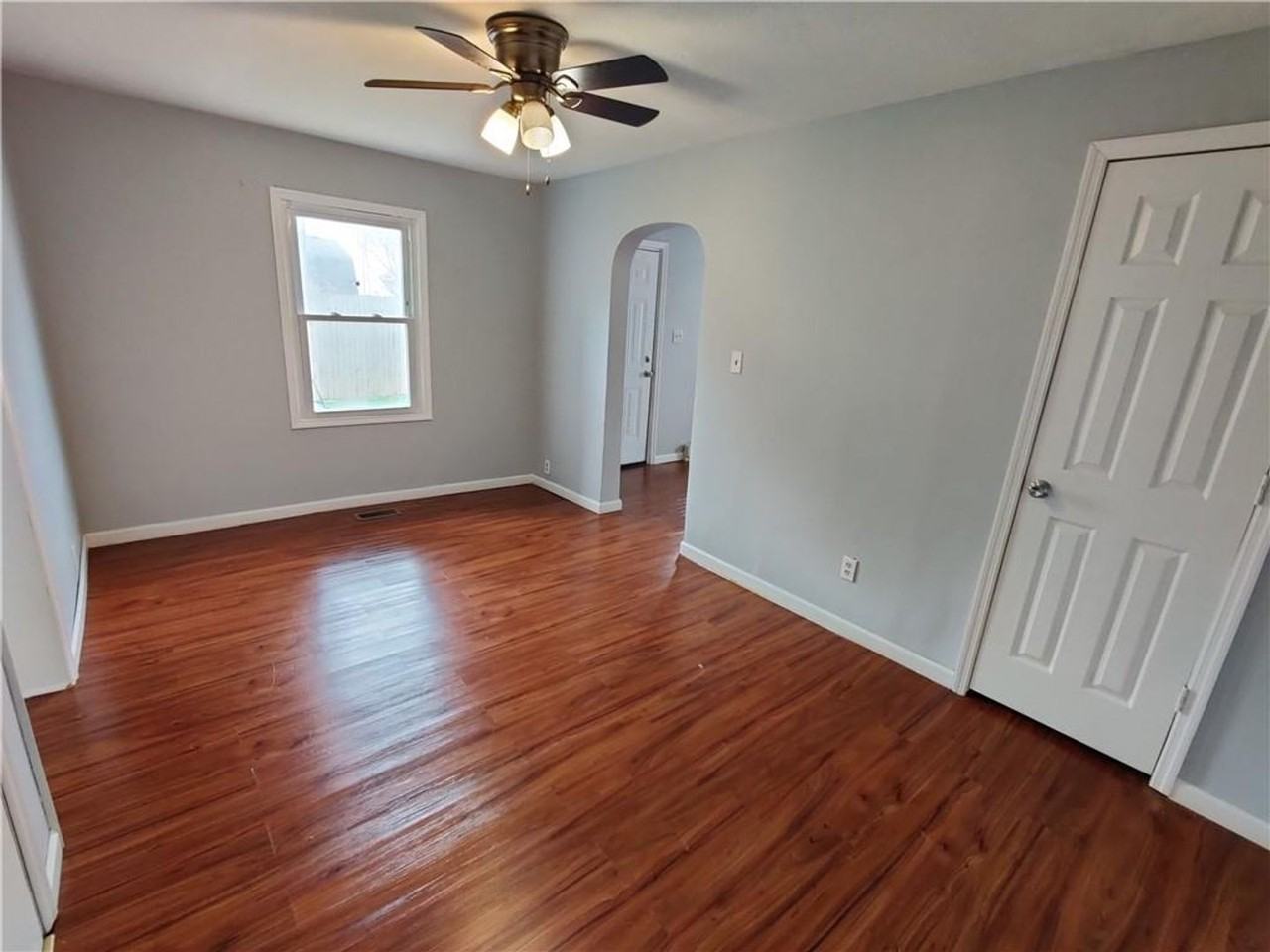 227 W Pennsylvania St - Photo 5 of 9