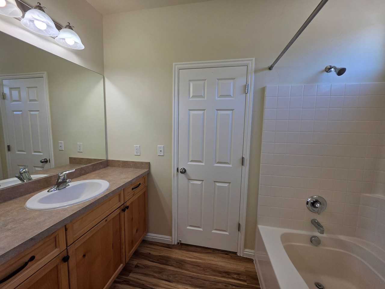 638 N 400 W #E - Photo 3 of 20