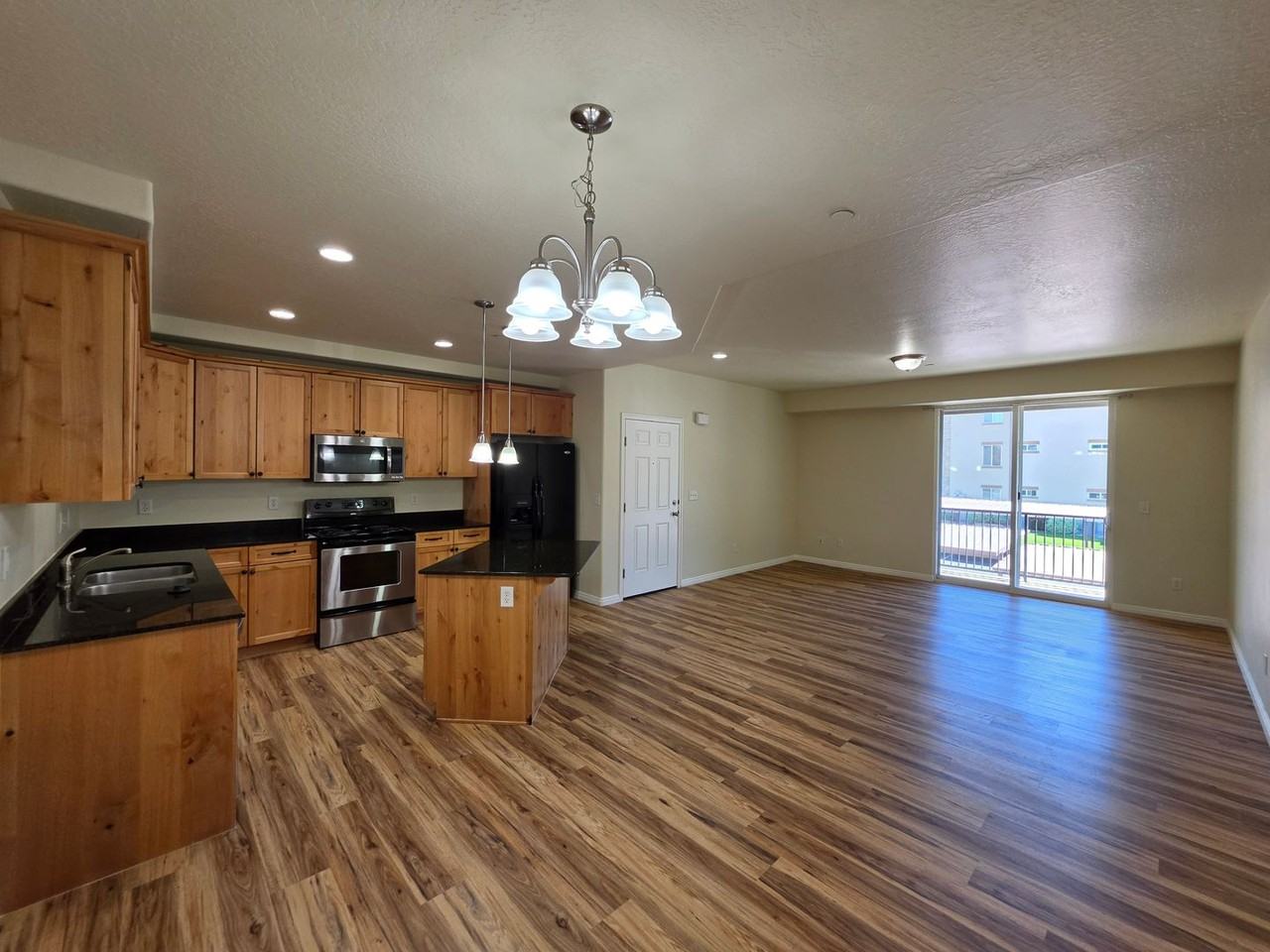638 N 400 W #E - Photo 4 of 20
