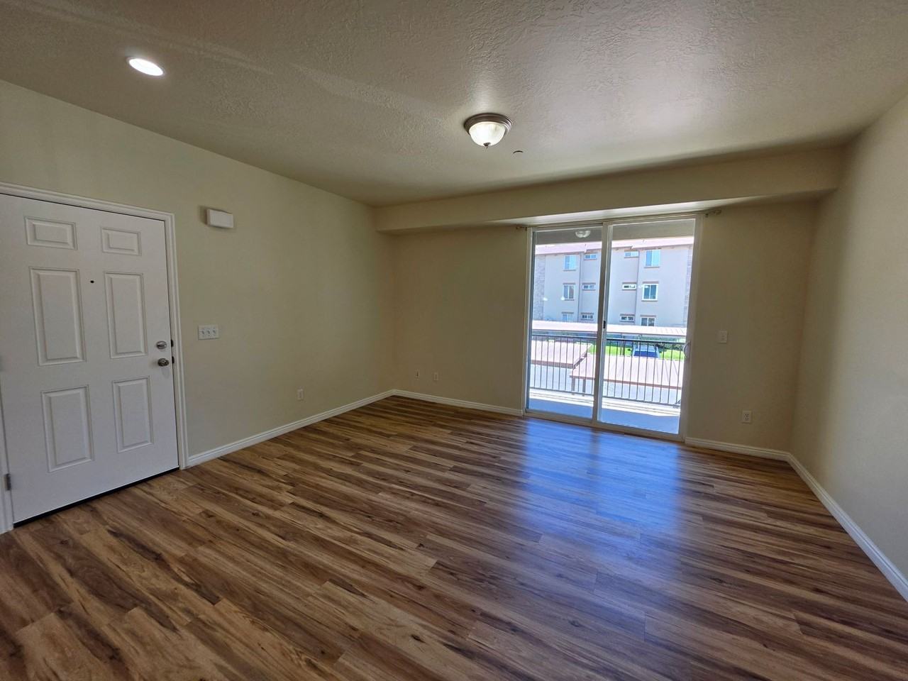 638 N 400 W #E - Photo 5 of 20