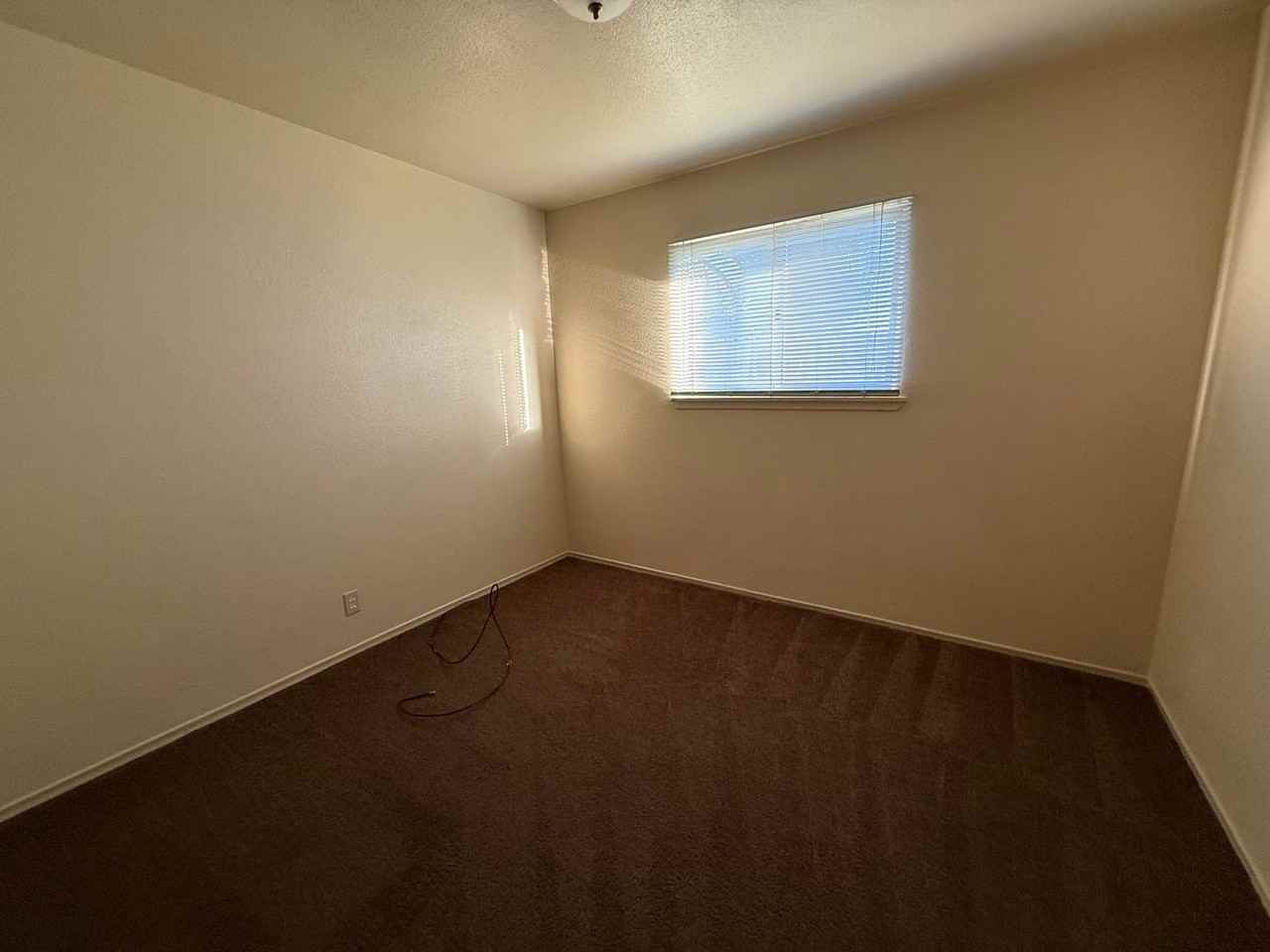 1516 Portsmouth Ave - Photo 2 of 5