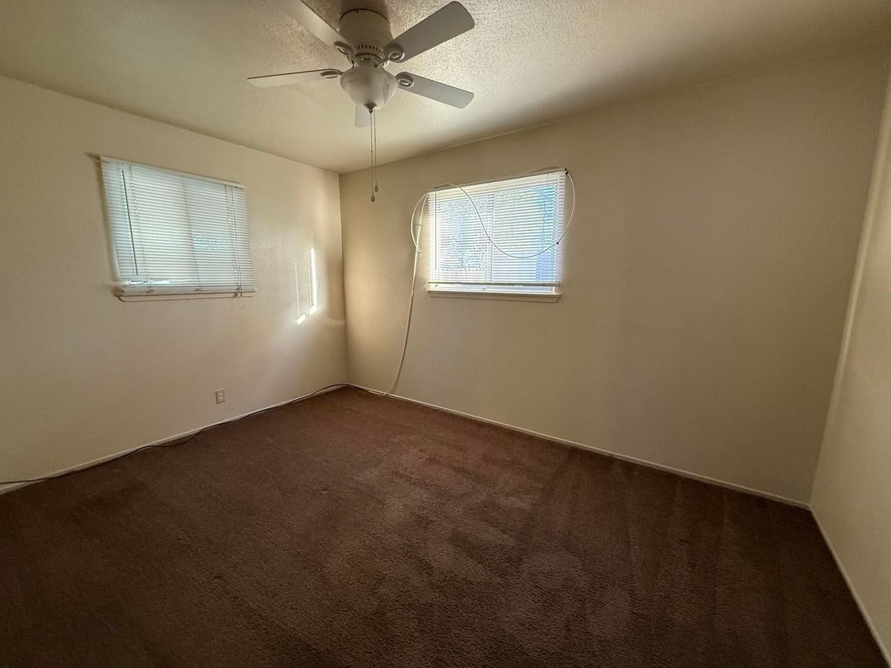 1516 Portsmouth Ave - Photo 3 of 5