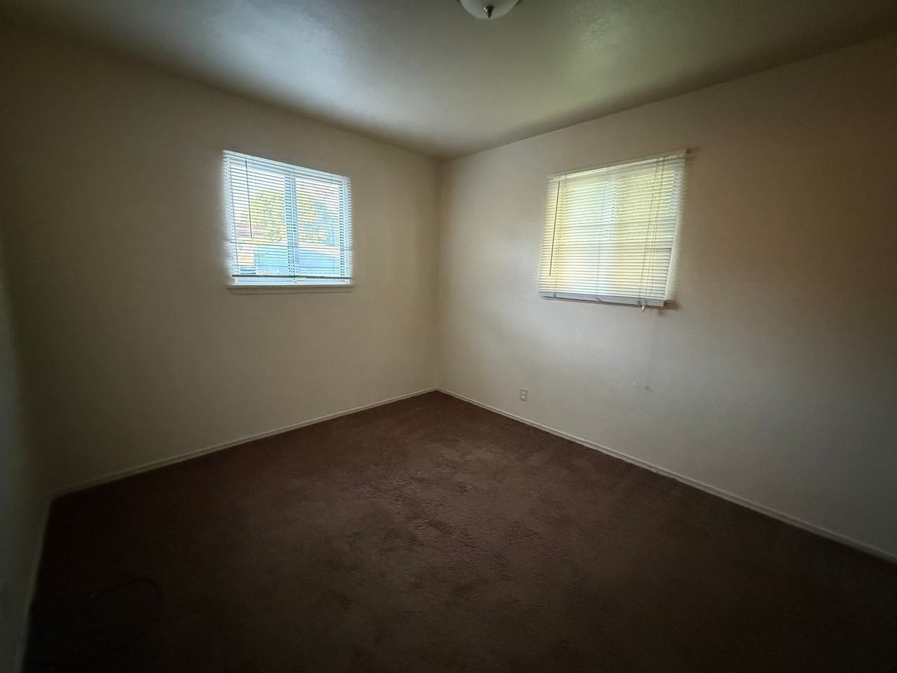 1516 Portsmouth Ave - Photo 4 of 5