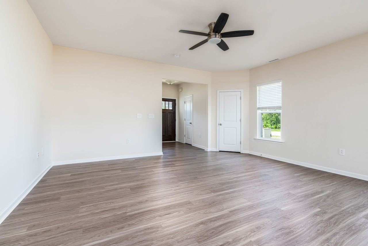 105 Lafferty St - Photo 4 of 25
