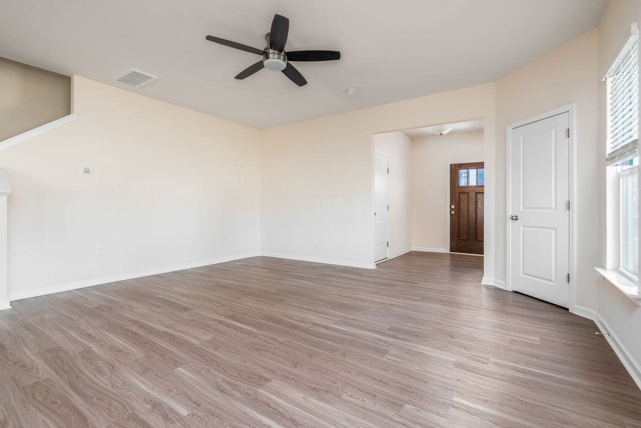 105 Lafferty St - Photo 5 of 25