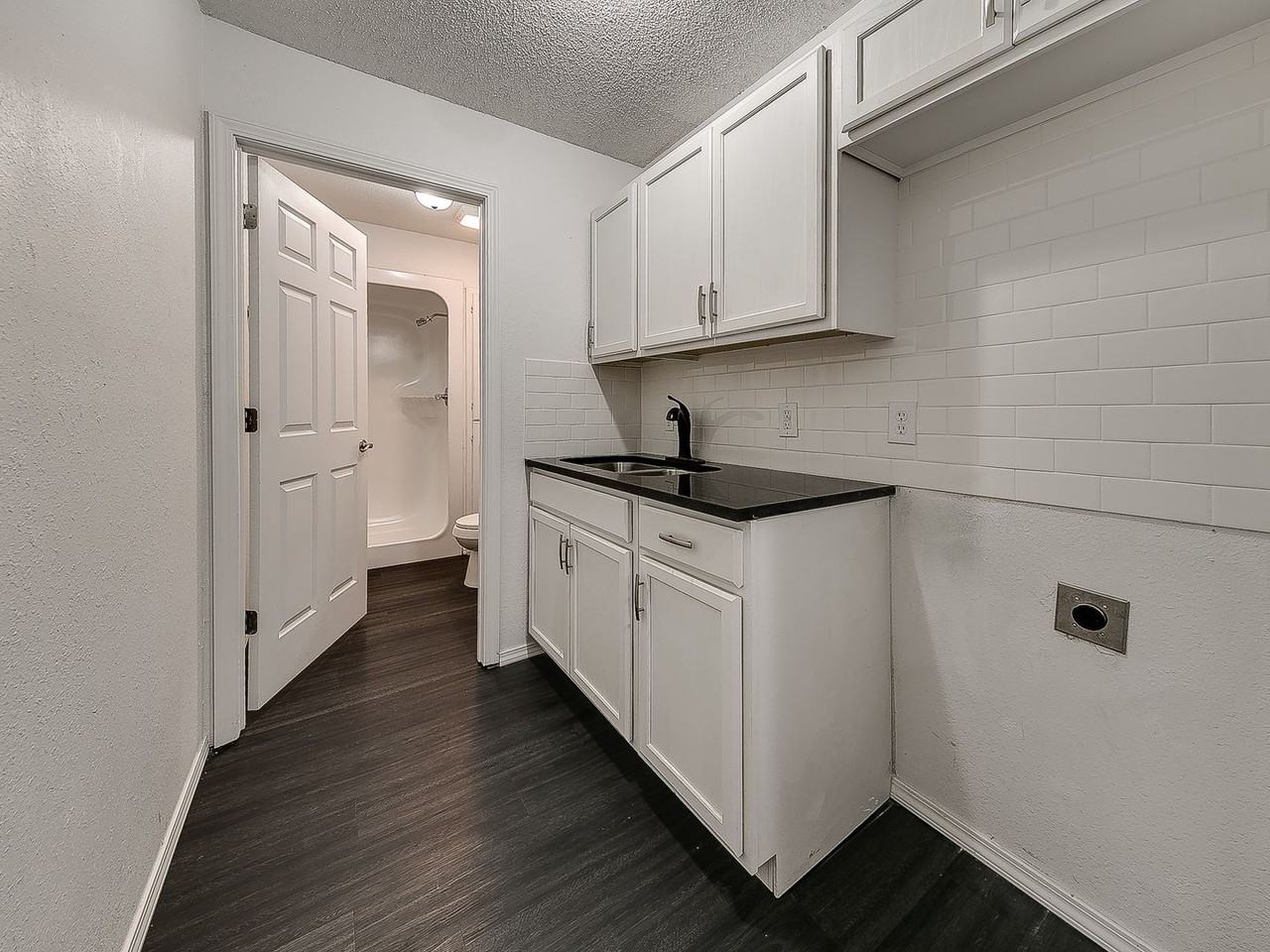 5924 W Hefner Rd - Photo 4 of 19