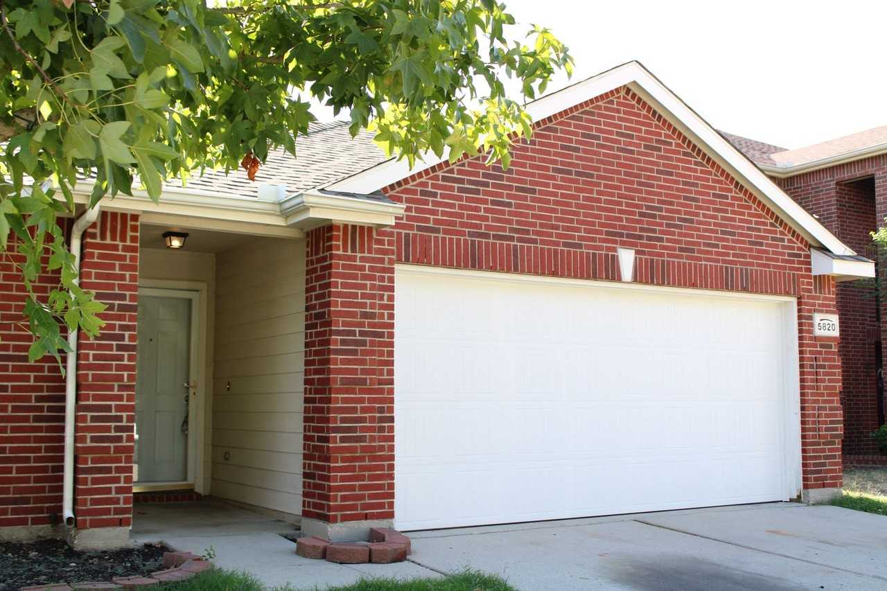 5820 Show Master Ln - Photo 2 of 28
