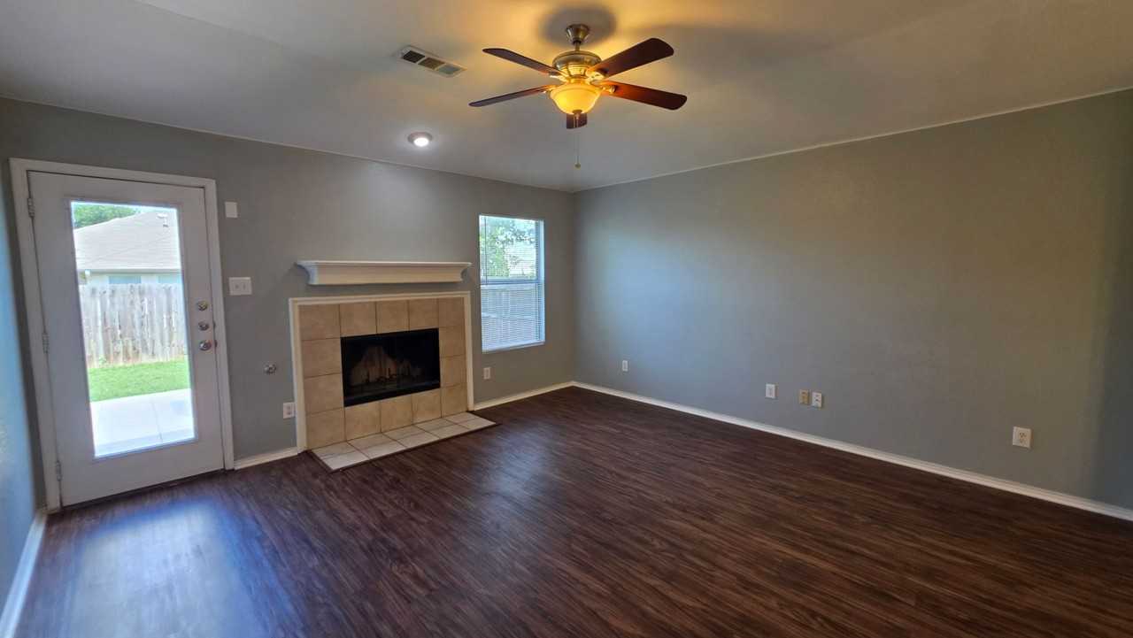 5820 Show Master Ln - Photo 4 of 28