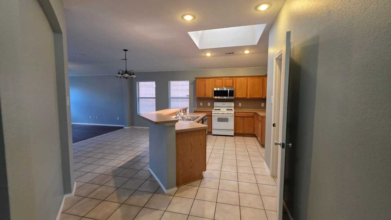 5820 Show Master Ln - Photo 6 of 28