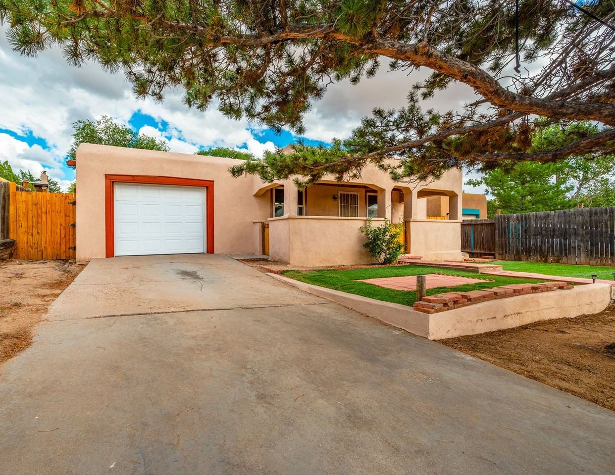 2911 Avenida Alamosa - Photo 2 of 24