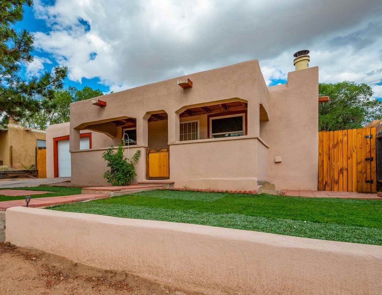 2911 Avenida Alamosa - Photo 3 of 24