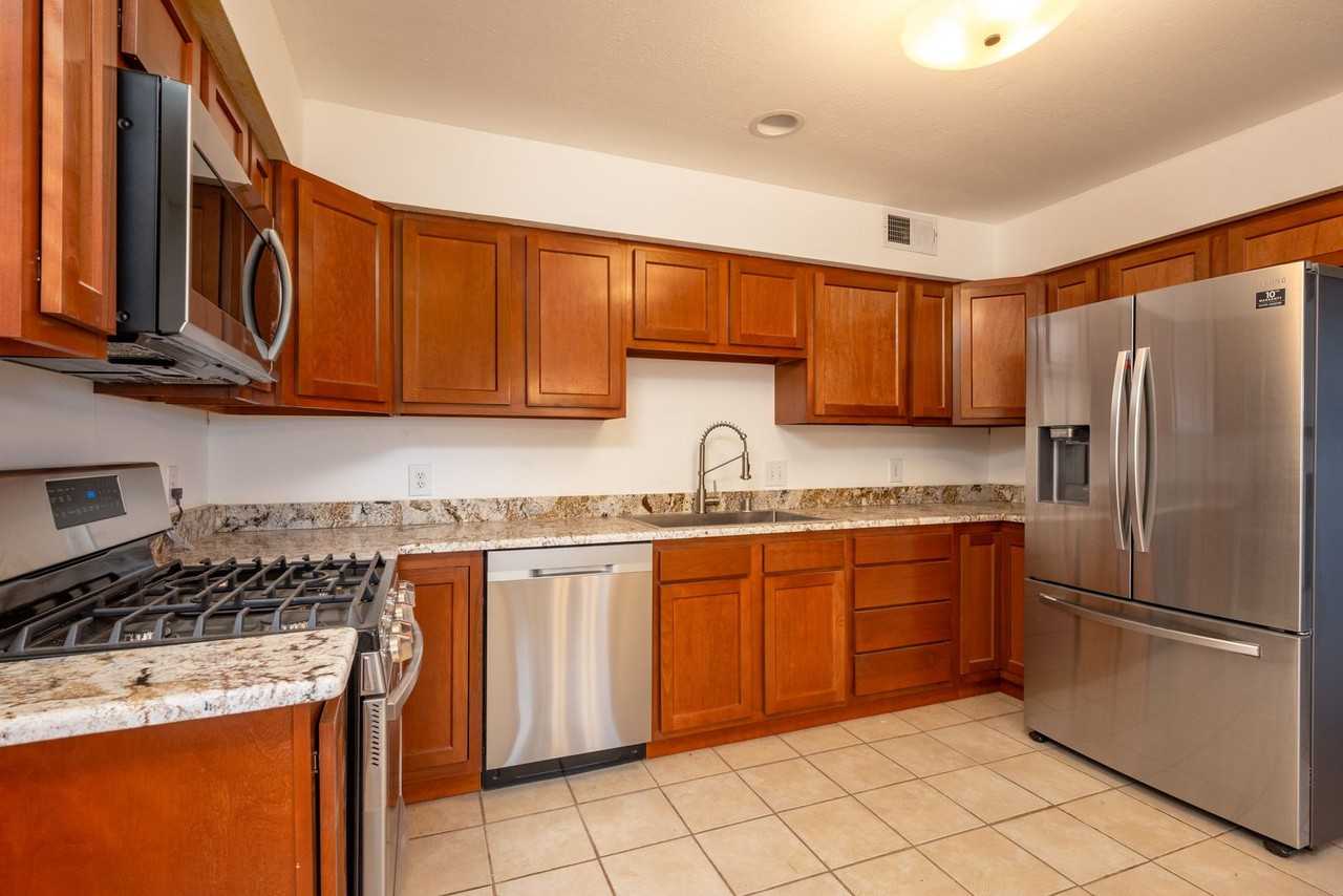 2911 Avenida Alamosa - Photo 5 of 24