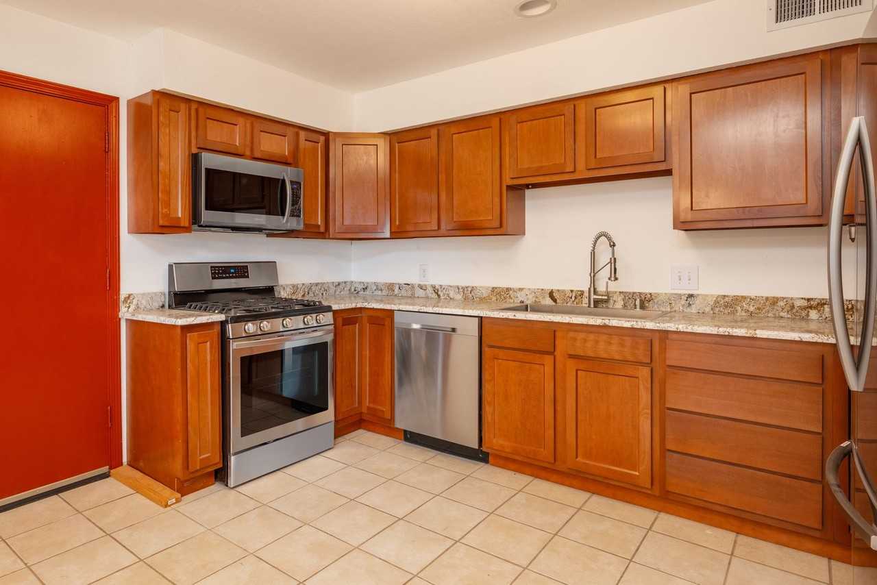 2911 Avenida Alamosa - Photo 6 of 24