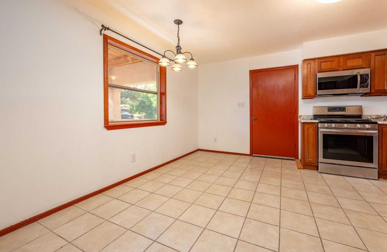 2911 Avenida Alamosa - Photo 7 of 24
