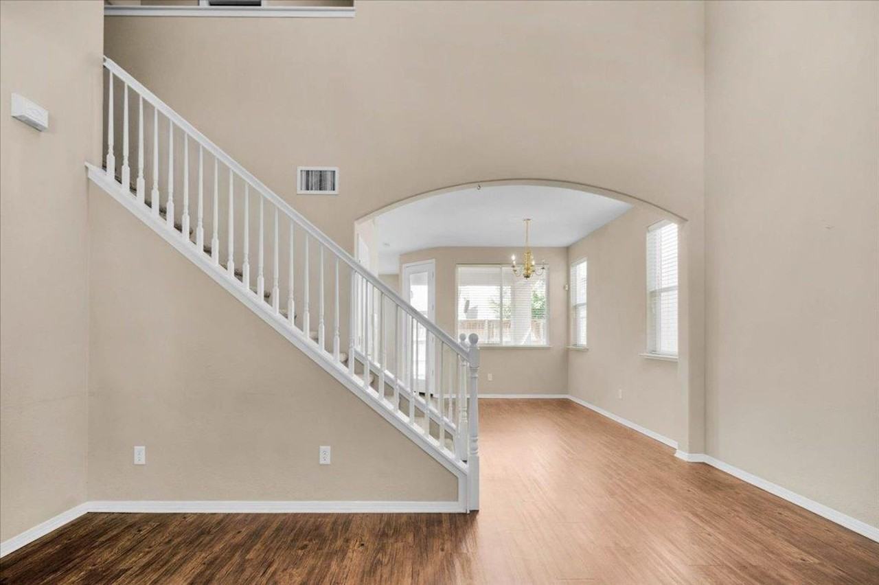 1709 Glen Dunbar Ln - Photo 4 of 35