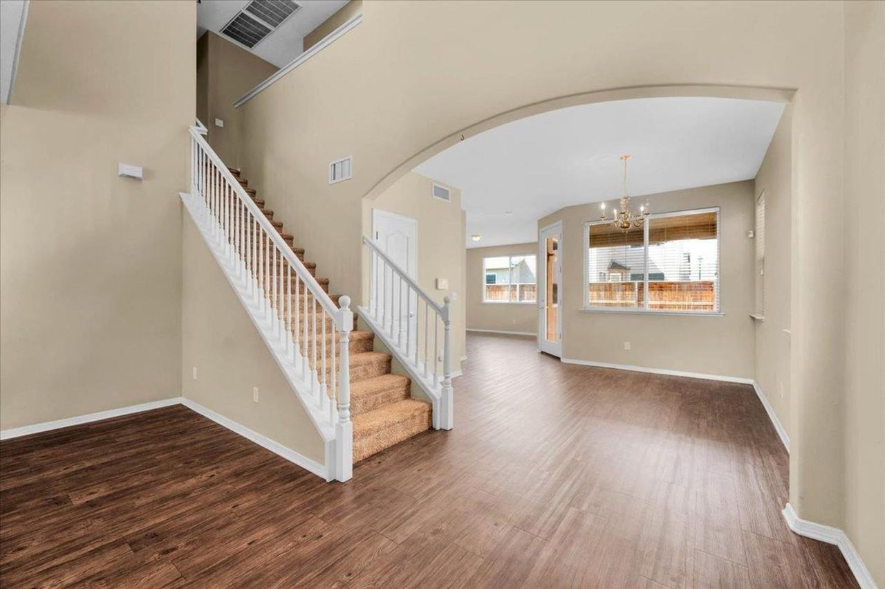 1709 Glen Dunbar Ln - Photo 5 of 35