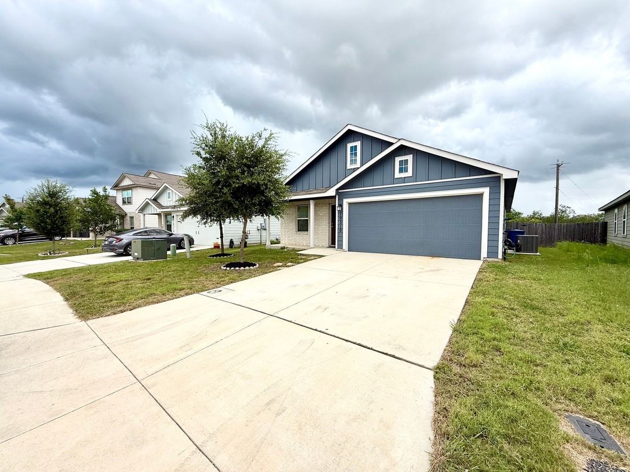 10310 Waverunner - Photo 2 of 27