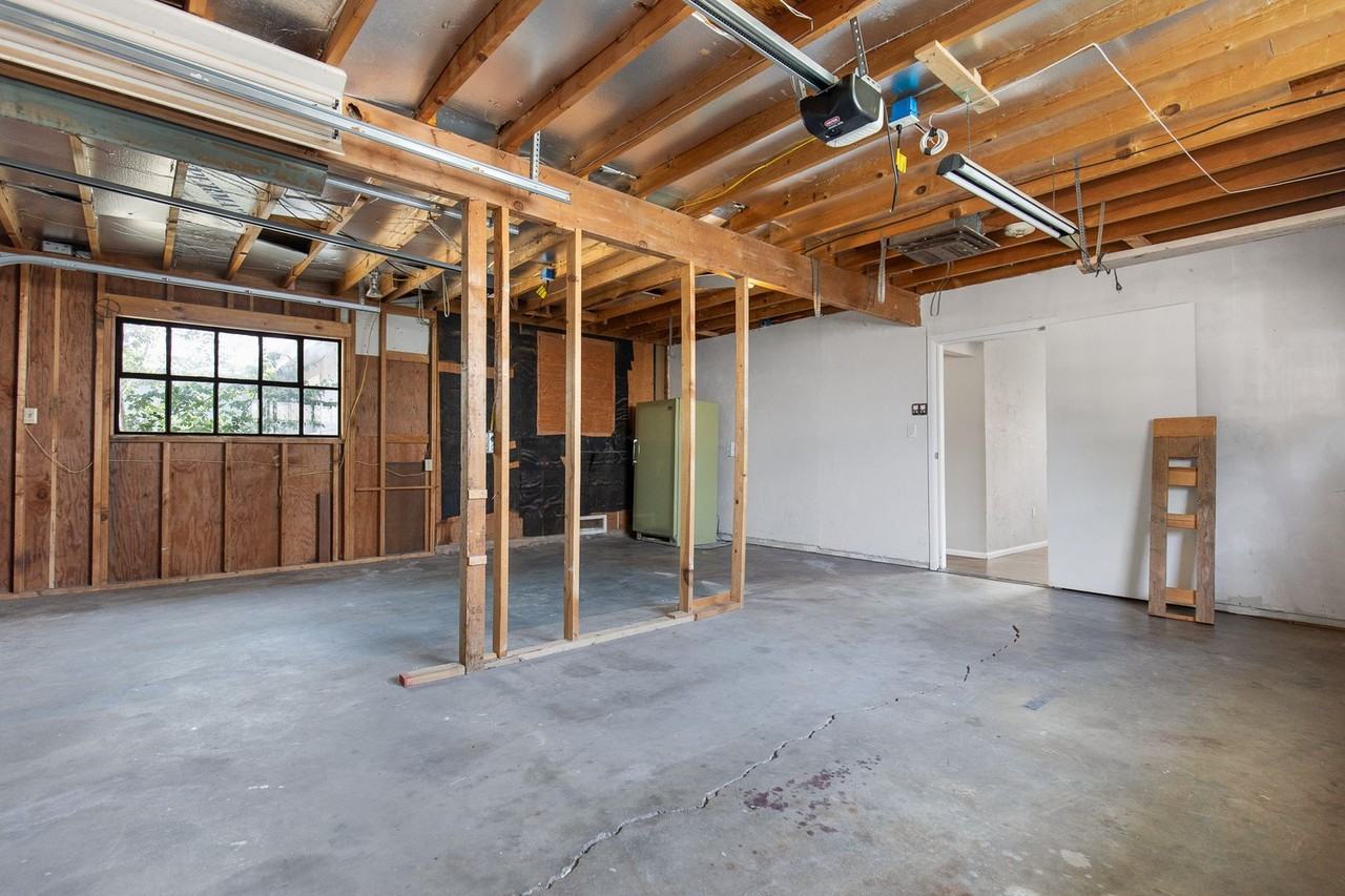 2300 Aspen Dr - Photo 5 of 32