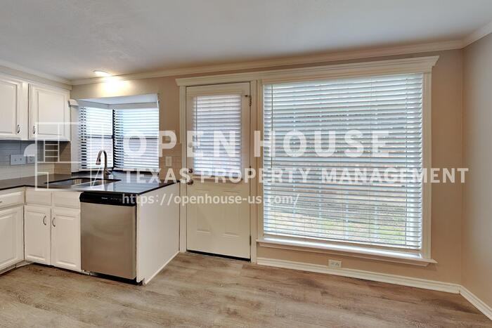 2111 Holly Hill Ln - Photo 7 of 20