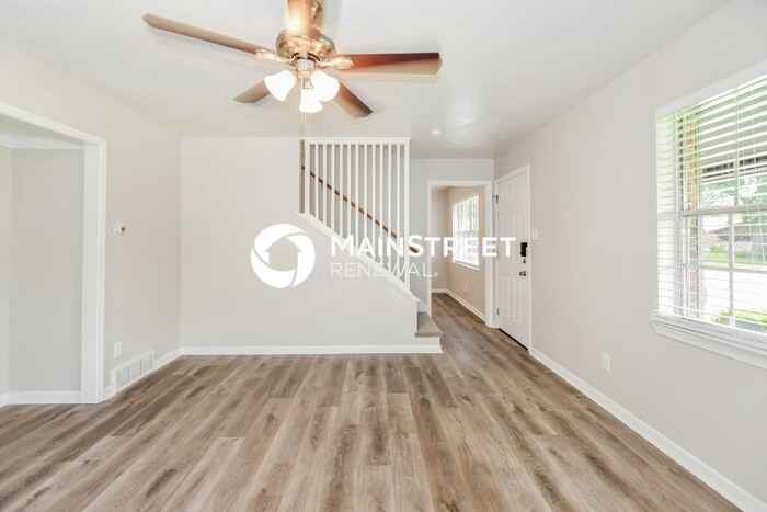 920 Royal St - Photo 3 of 17