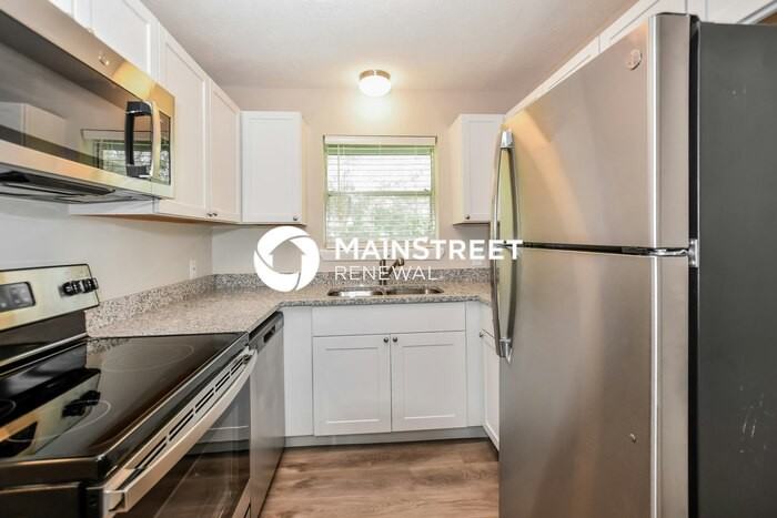 920 Royal St - Photo 6 of 17