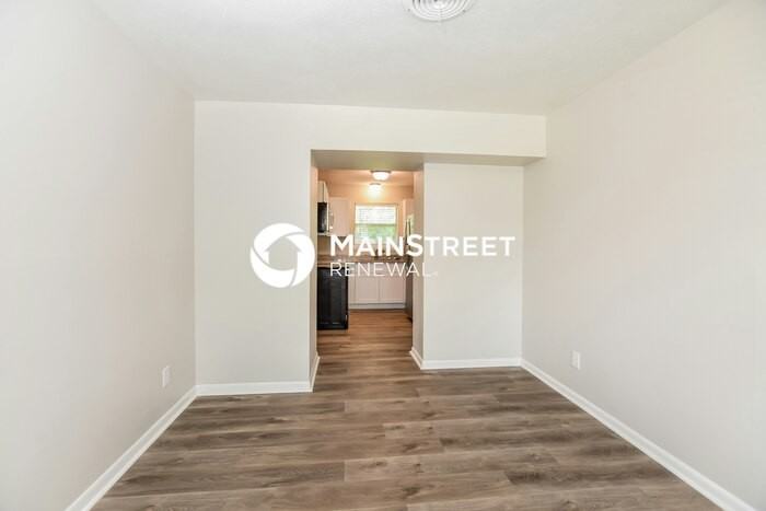 920 Royal St - Photo 7 of 17