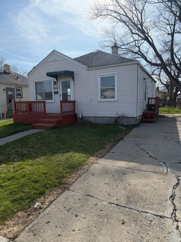 24593 Wilmot Ave - Photo 3 of 12