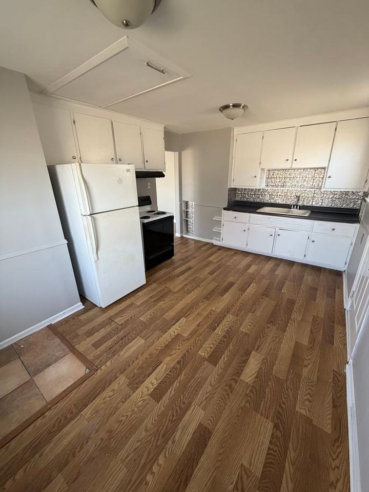 24593 Wilmot Ave - Photo 6 of 12