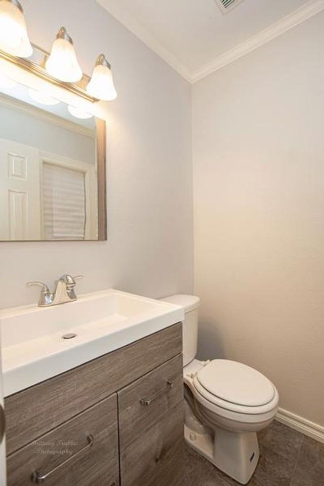 1205 W 6th St - Photo 3 of 18