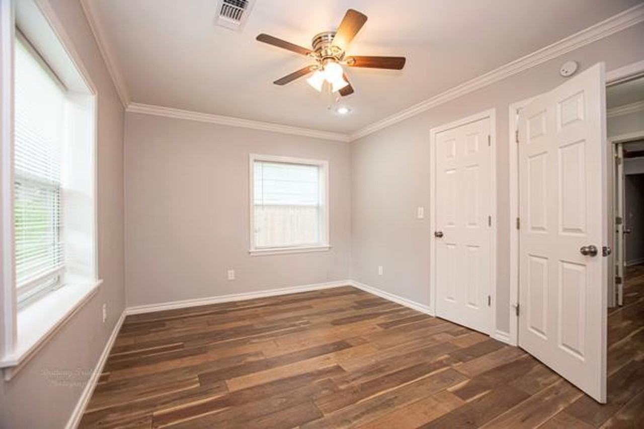 1205 W 6th St - Photo 4 of 18