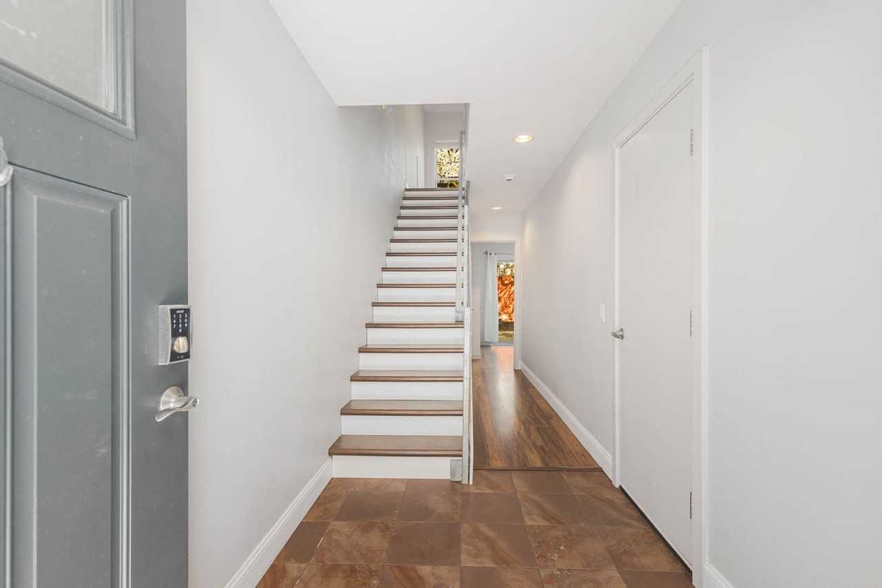 3014 Ne 140th St - Photo 2 of 18