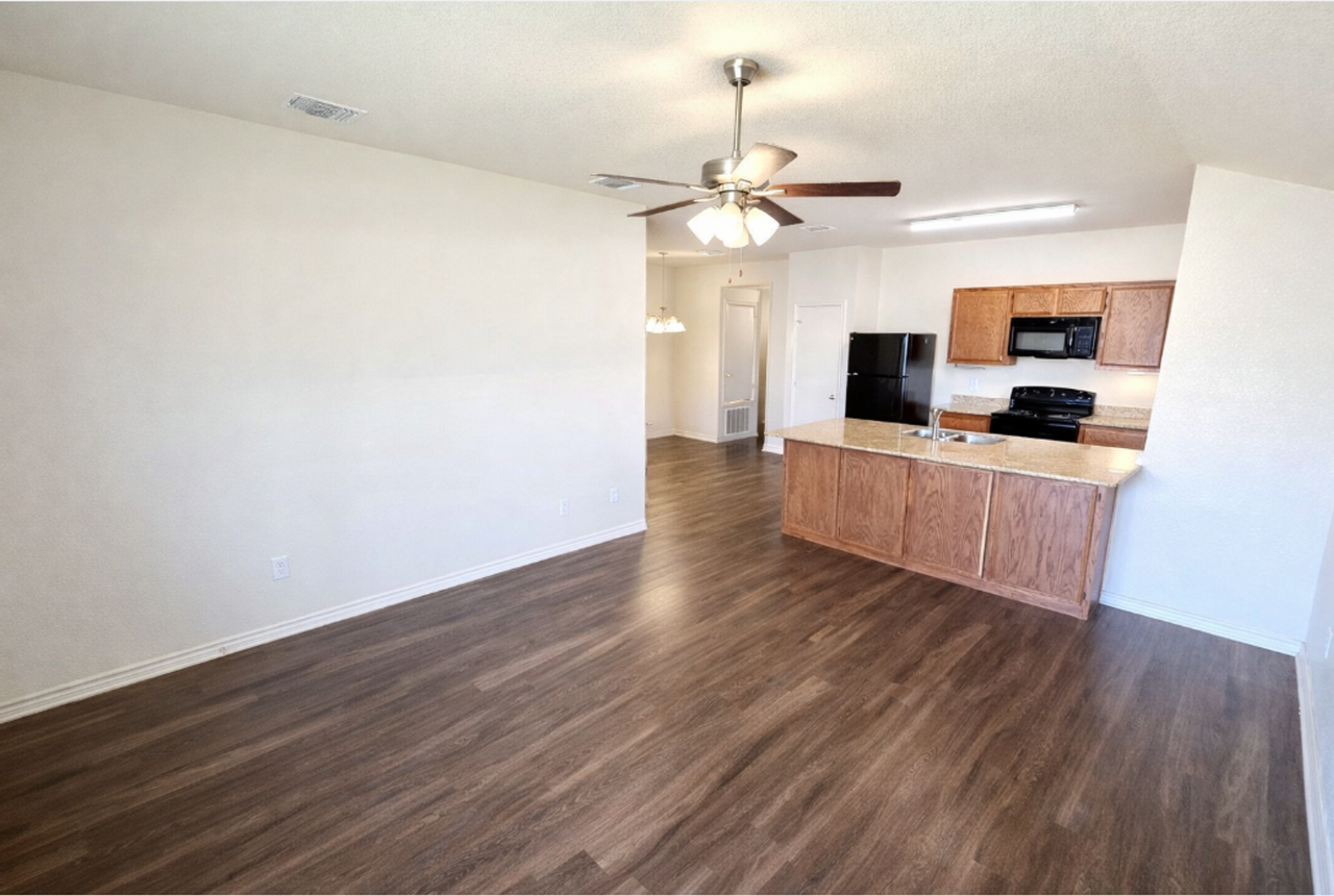 3105 Ochiltree Dr #B - Photo 3 of 14