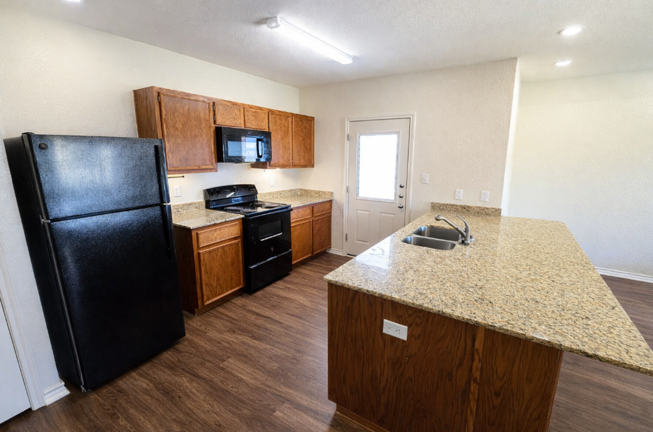 3105 Ochiltree Dr #B - Photo 4 of 14