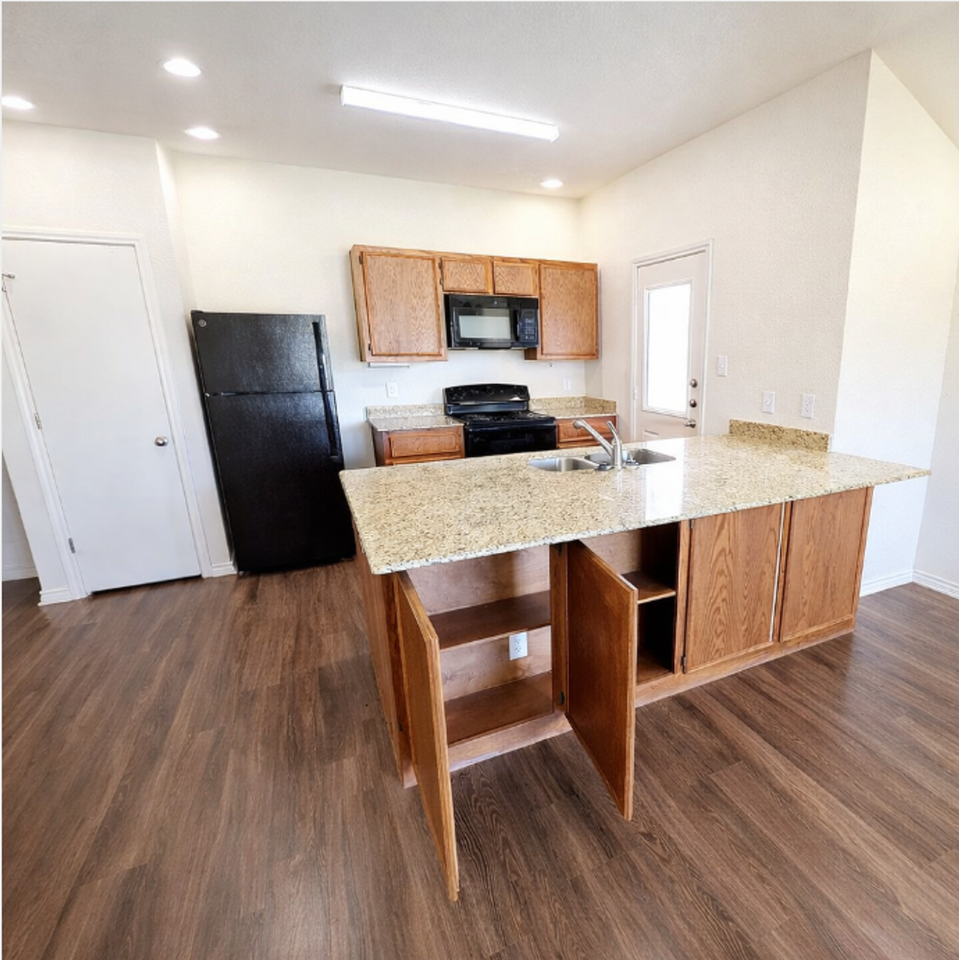 3105 Ochiltree Dr #B - Photo 6 of 14