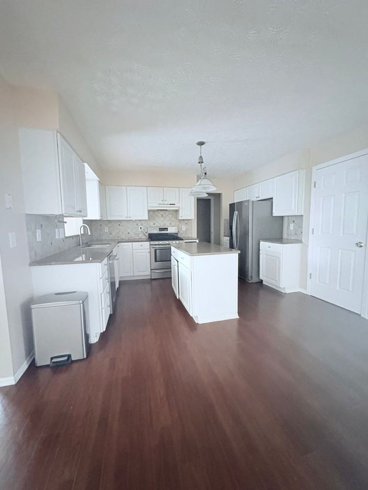7735 Royal Park Dr - Photo 2 of 14