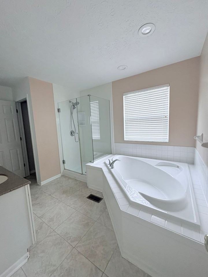 7735 Royal Park Dr - Photo 4 of 14