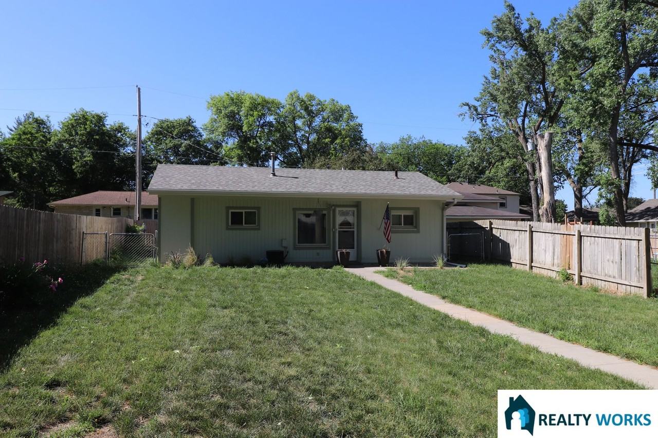 5635 Saint Paul Ave - Photo 2 of 2